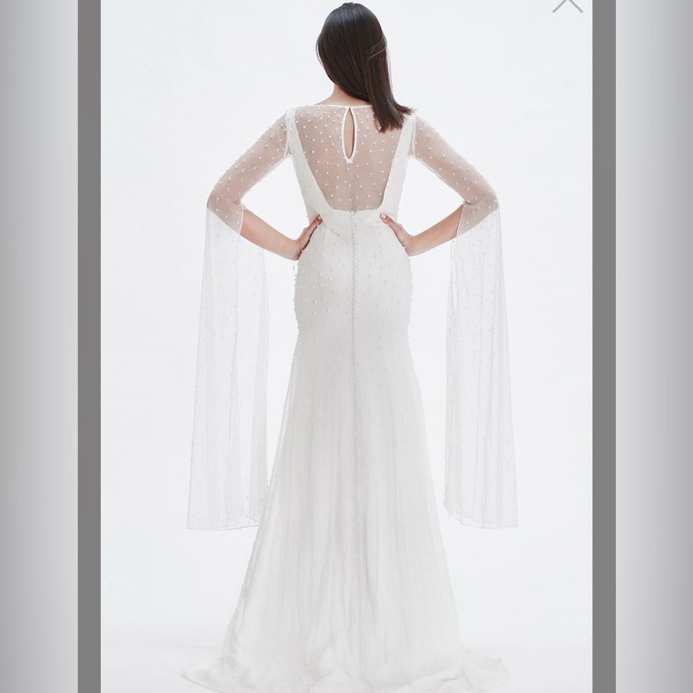 Lotus Threads PEARL CAPE | 86342 Wedding - Picture 2 of 4